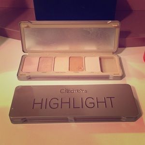 Highlight palette by beauty creations